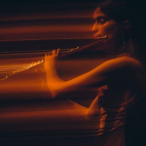 Música proyectada por flautista