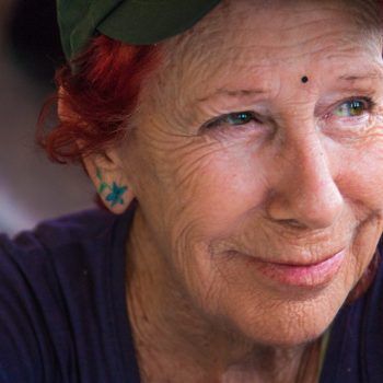 Retrato de la Abuelita Mochilera