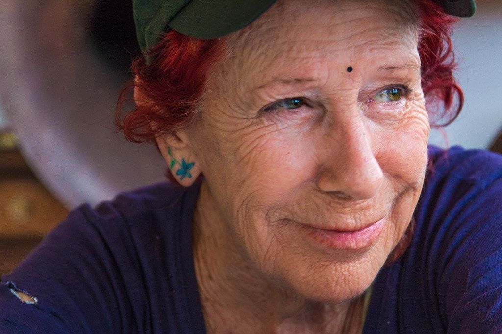 Retrato de la Abuelita Mochilera